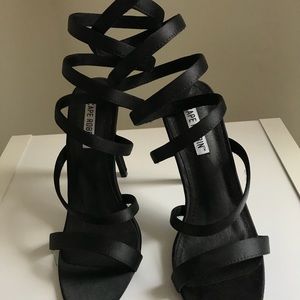 Wrap Around Black heels